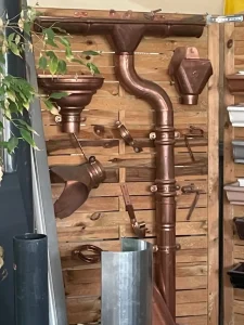 Éléments de gouttière en cuivre pour travaux de zinguerie à Lançon